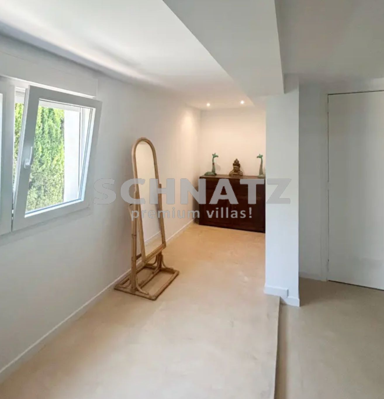 Exclusiva villa con vistas al mar en venta en Dénia