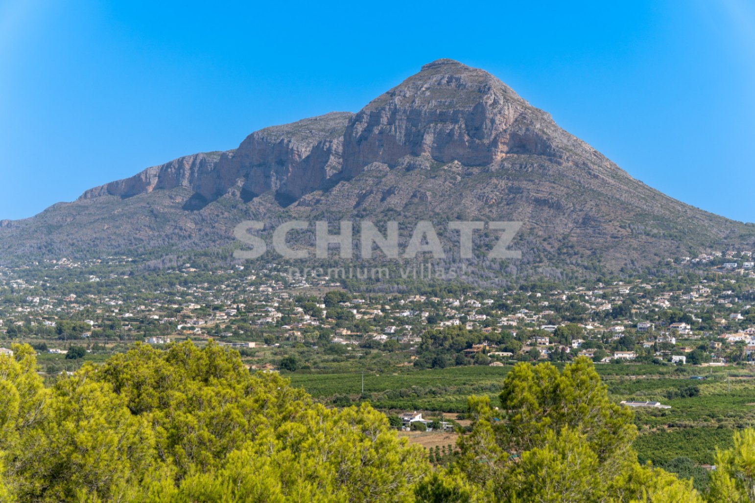 Villa en venta en Jávea con vistas al mar y al Montgó