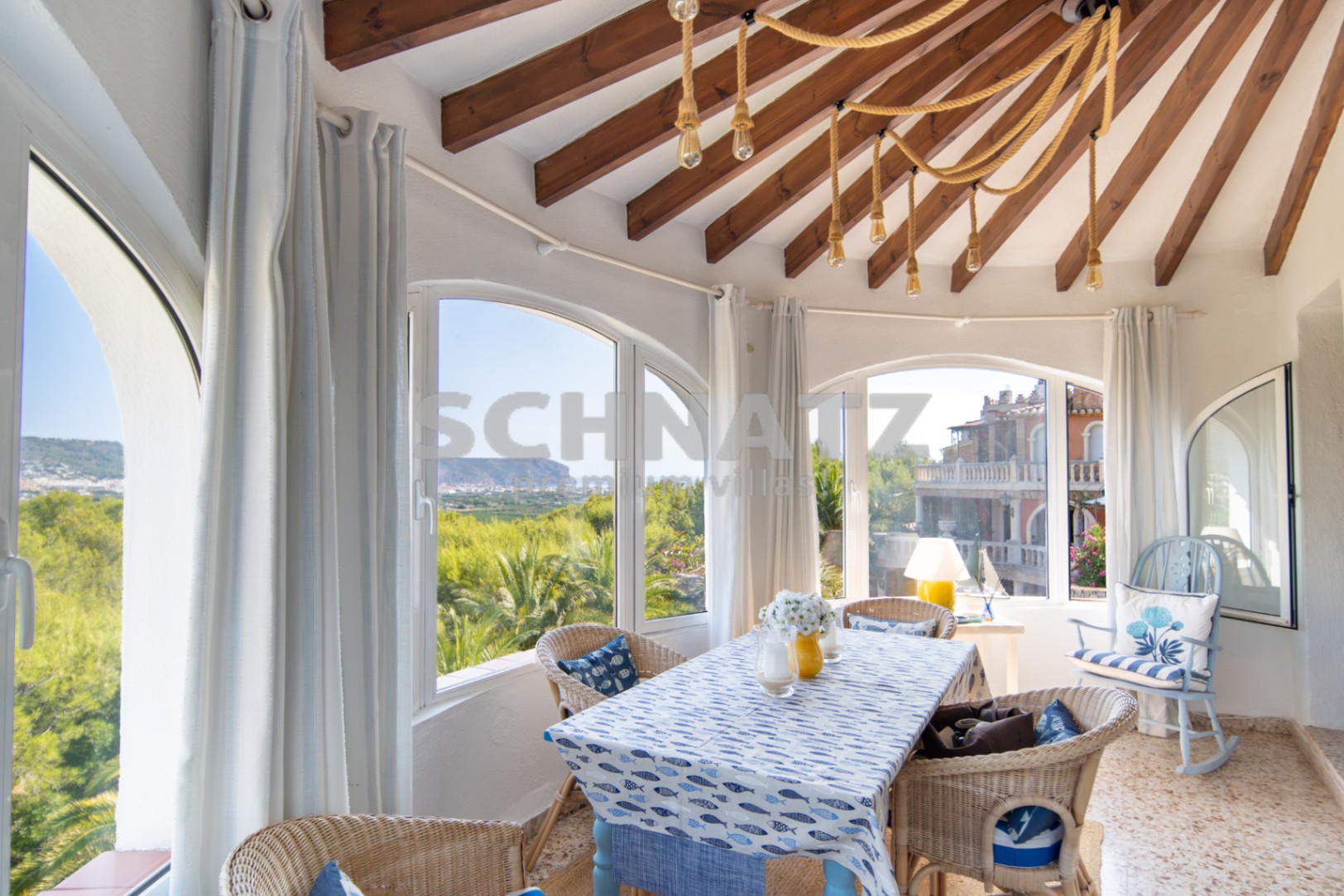 Villa en venta en Jávea con vistas al mar y al Montgó
