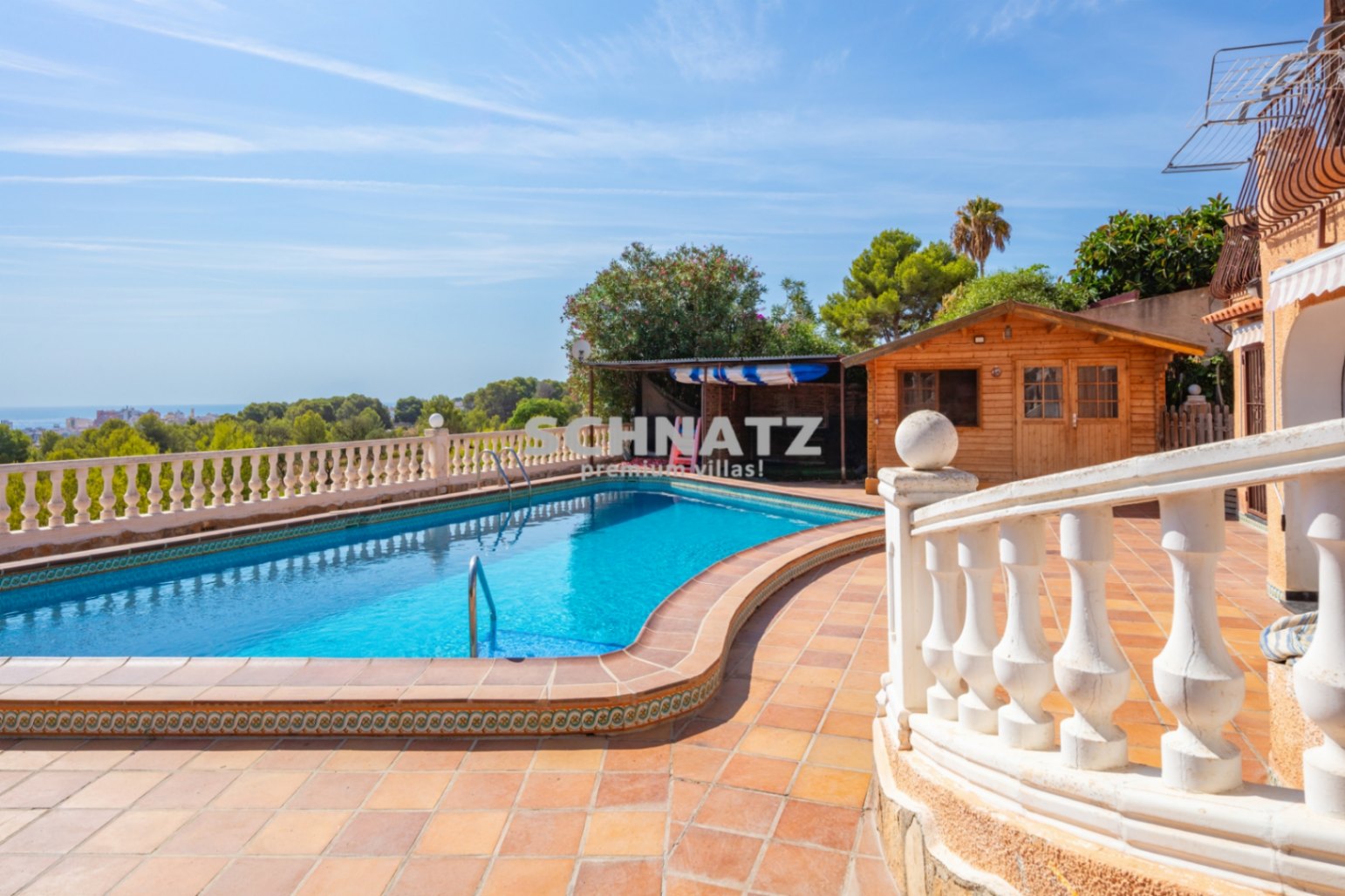 Zeer grote villa met spectaculaire uitzicht op zee