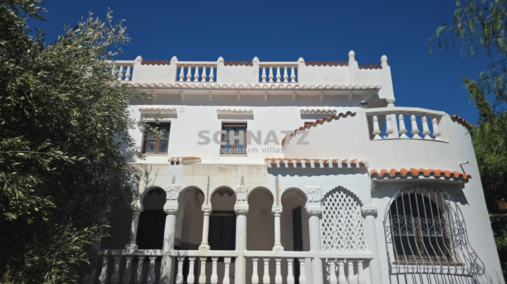 Artist house with breathtaking sea view to be completed.