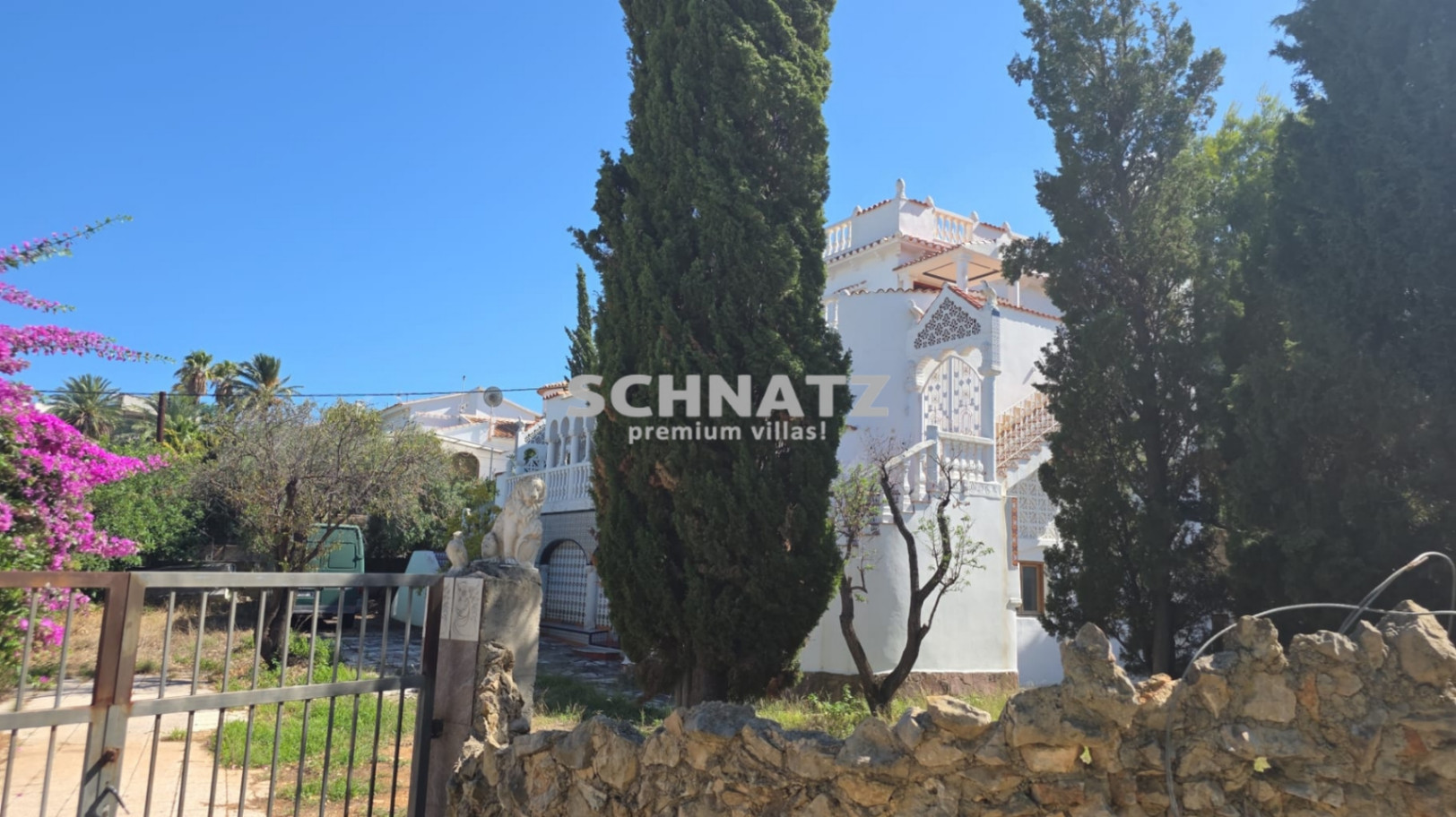 Artist house with breathtaking sea view to be completed.