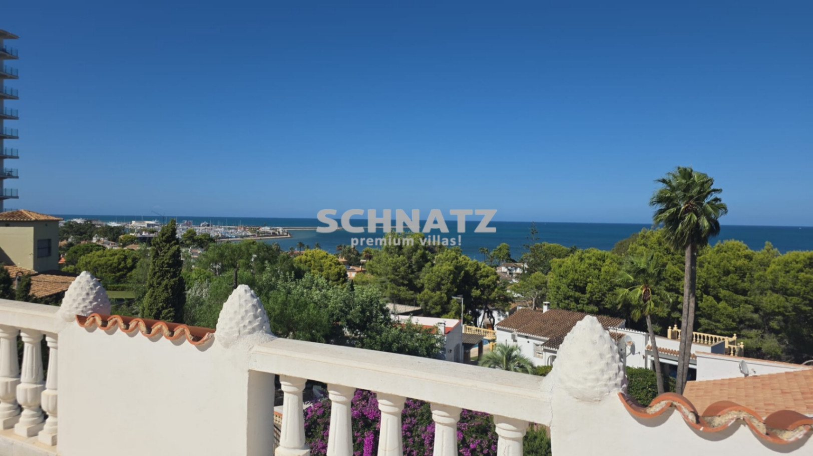 Villa for sale with 4 bedrooms and 3 bathrooms in Denia, Alicante.