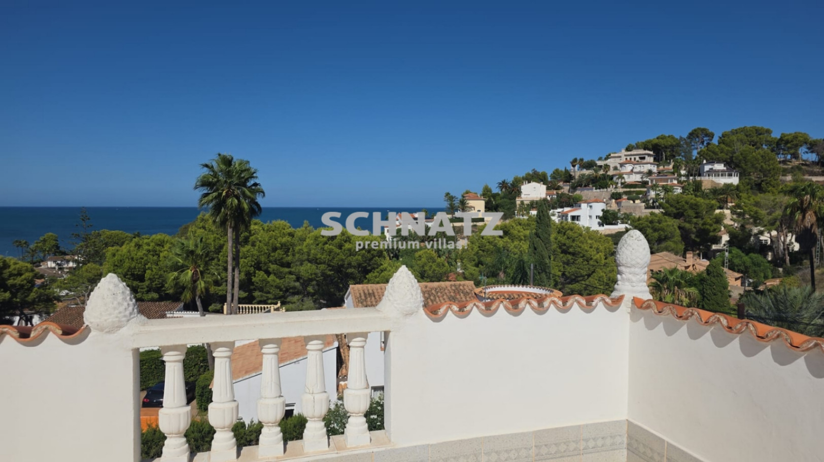 Villa for sale with 4 bedrooms and 3 bathrooms in Denia, Alicante.