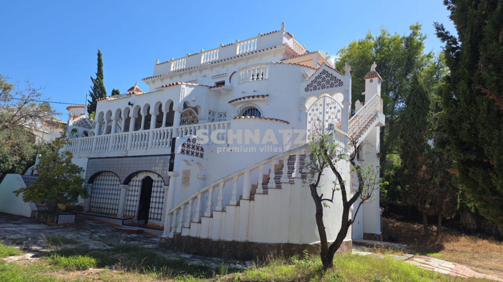 Villa for sale with 4 bedrooms and 3 bathrooms in Denia, Alicante.