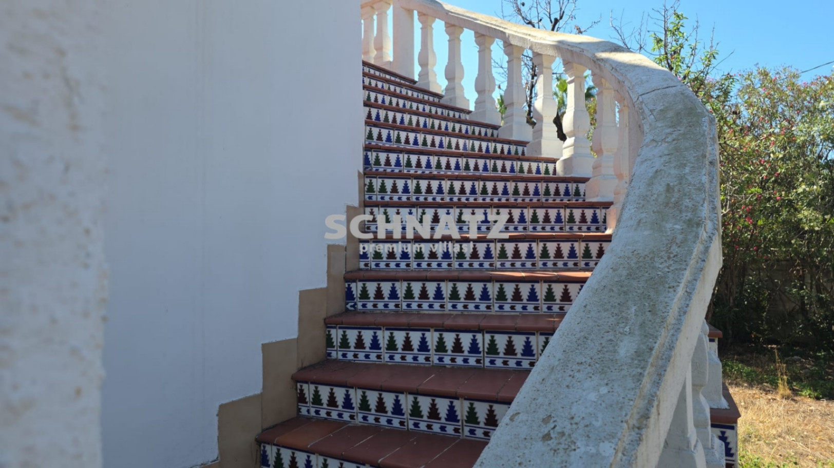 Villa for sale with 4 bedrooms and 3 bathrooms in Denia, Alicante.