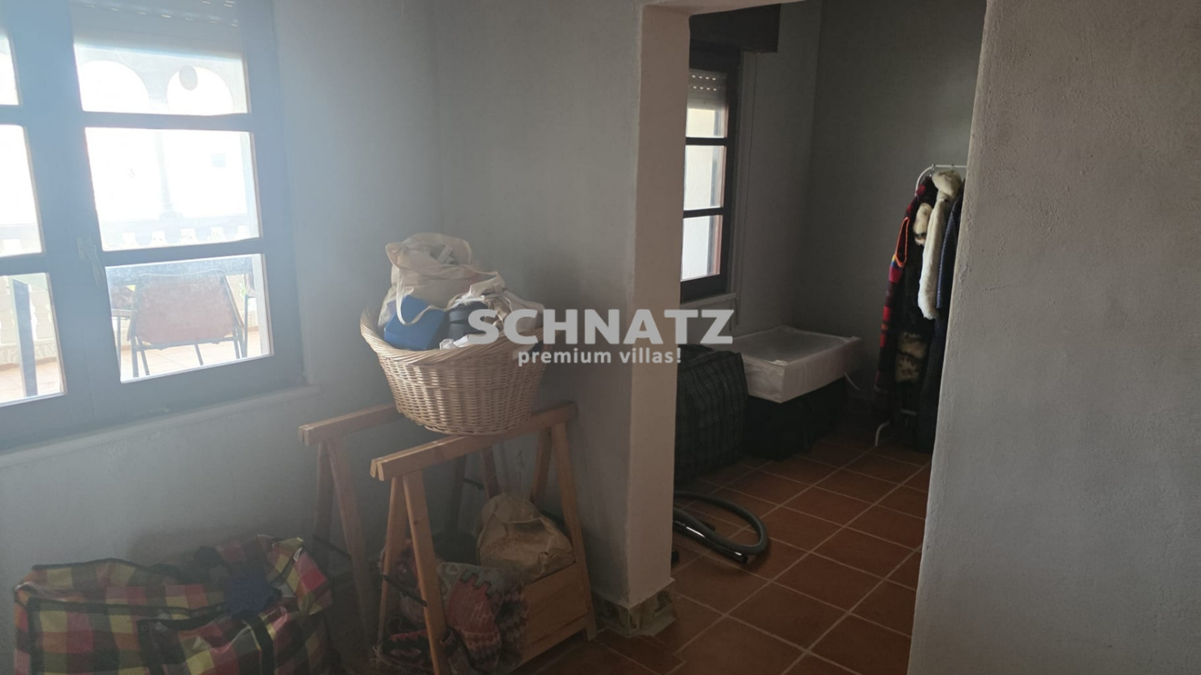 Villa for sale with 4 bedrooms and 3 bathrooms in Denia, Alicante.