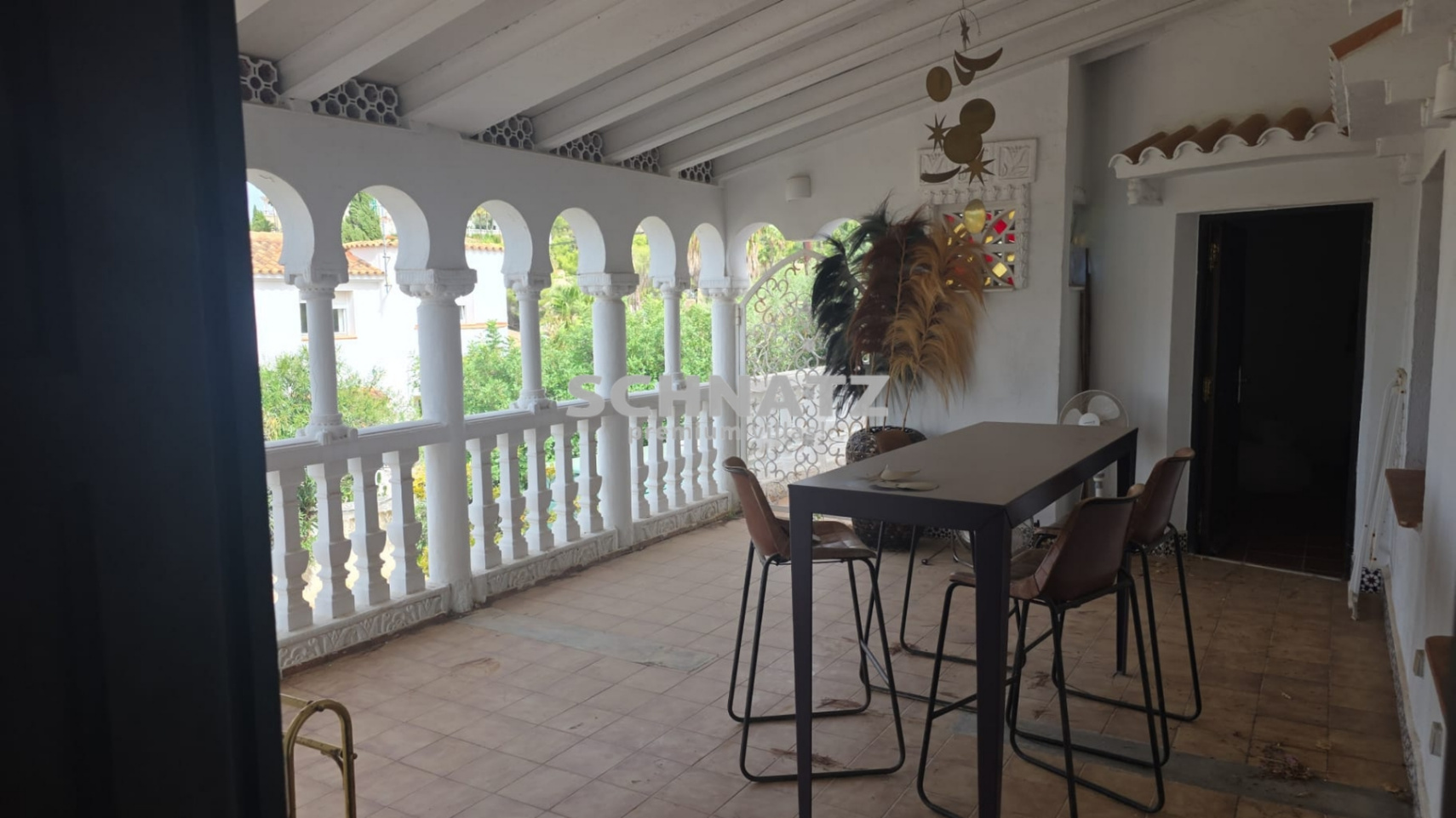 Villa for sale with 4 bedrooms and 3 bathrooms in Denia, Alicante.