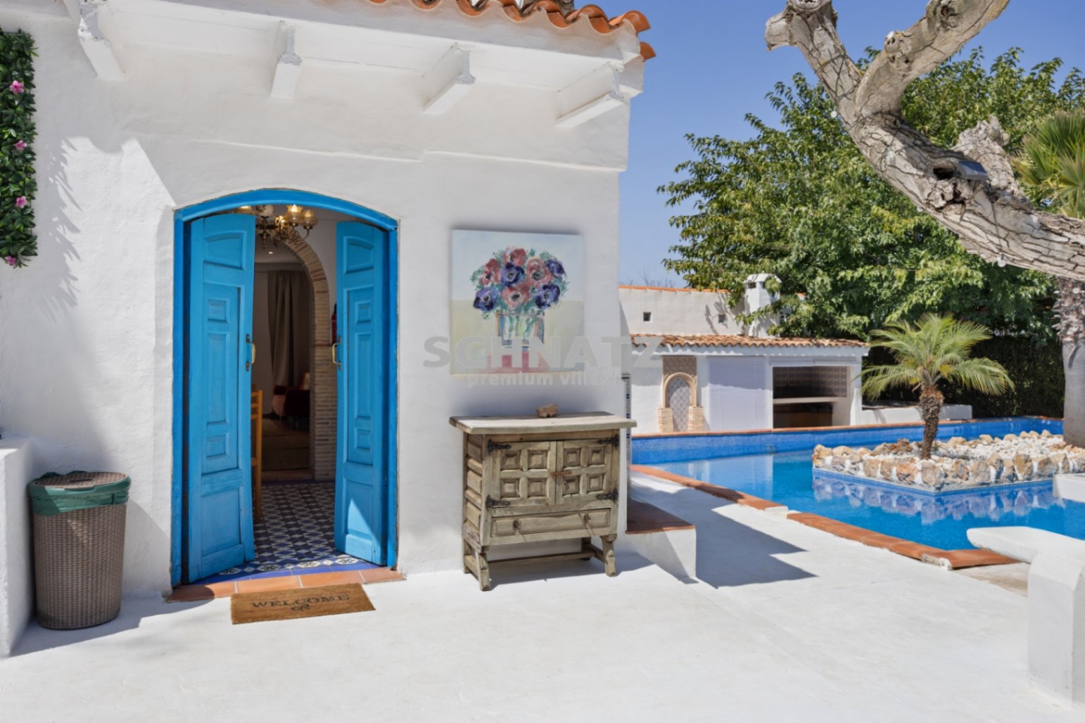 VILLA CON CASA DE INVITADOS Y 2 PISCINAS