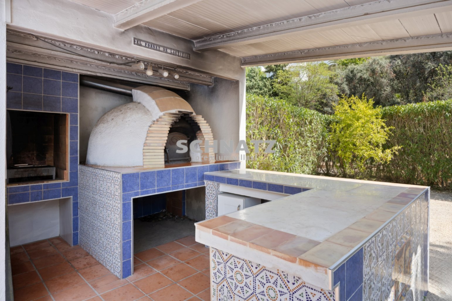 VILLA CON CASA DE INVITADOS Y 2 PISCINAS