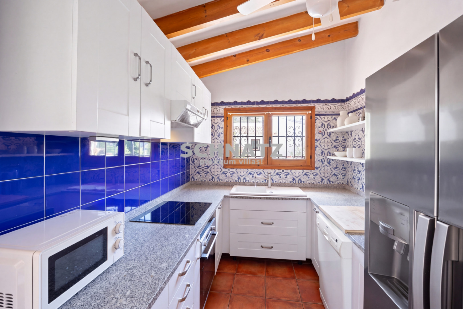 VILLA CON CASA DE INVITADOS Y 2 PISCINAS