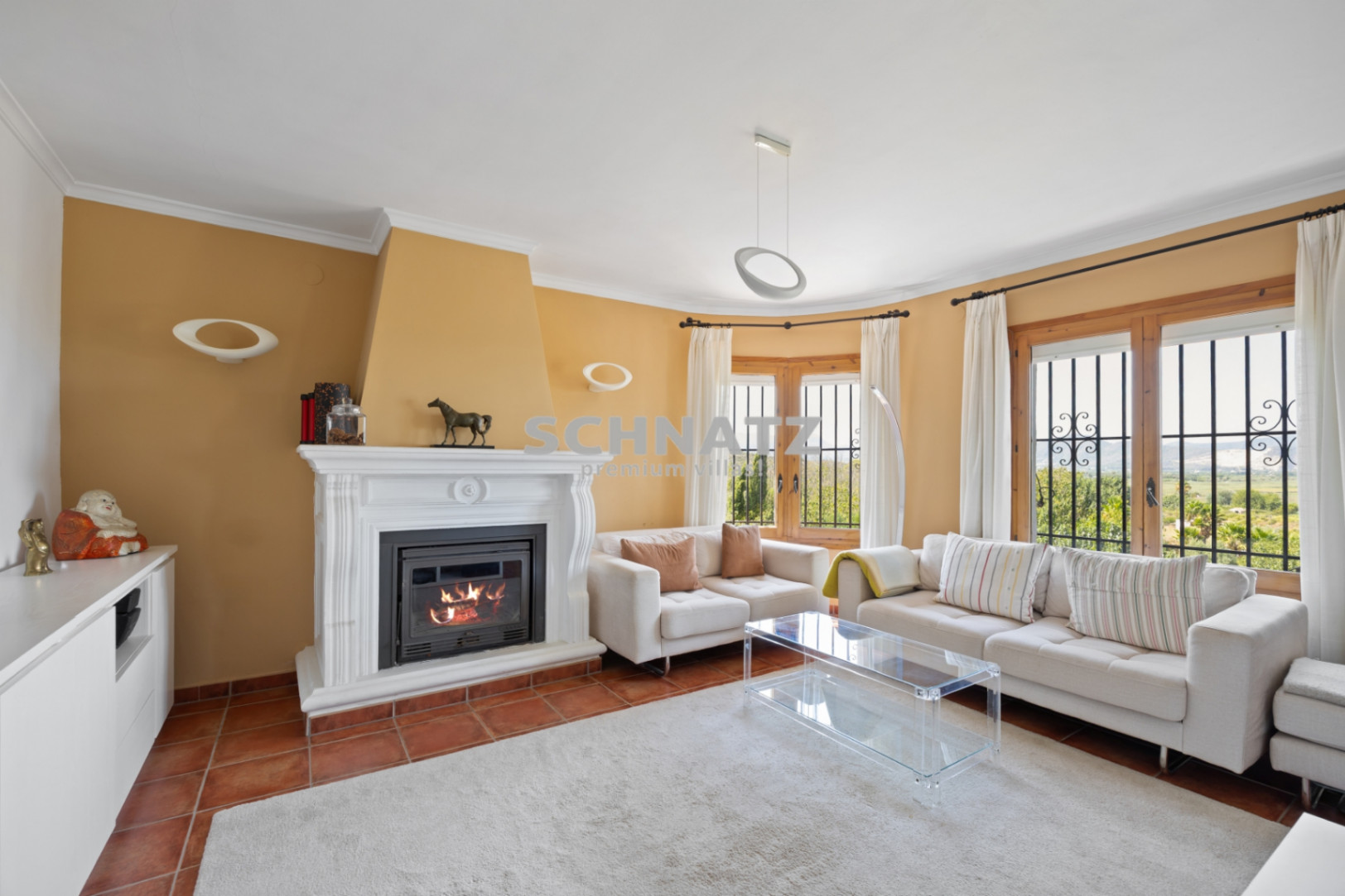 VILLA CON CASA DE INVITADOS Y 2 PISCINAS