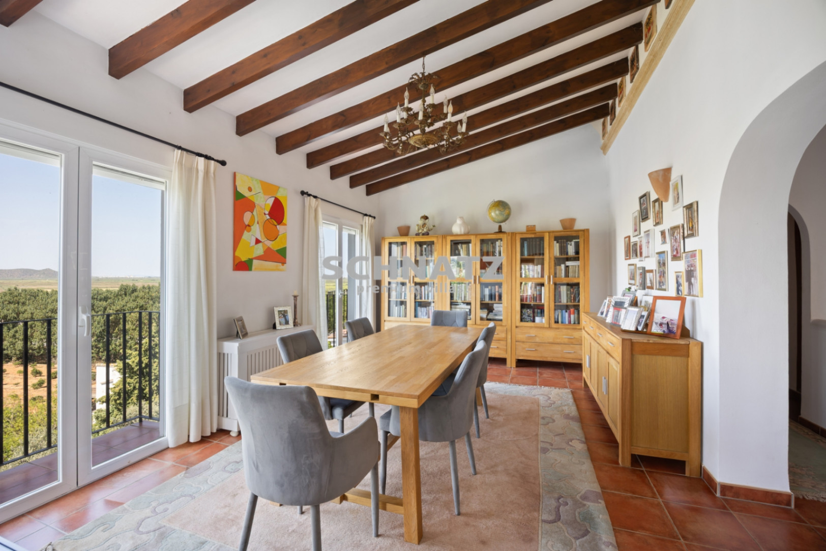 VILLA CON CASA DE INVITADOS Y 2 PISCINAS
