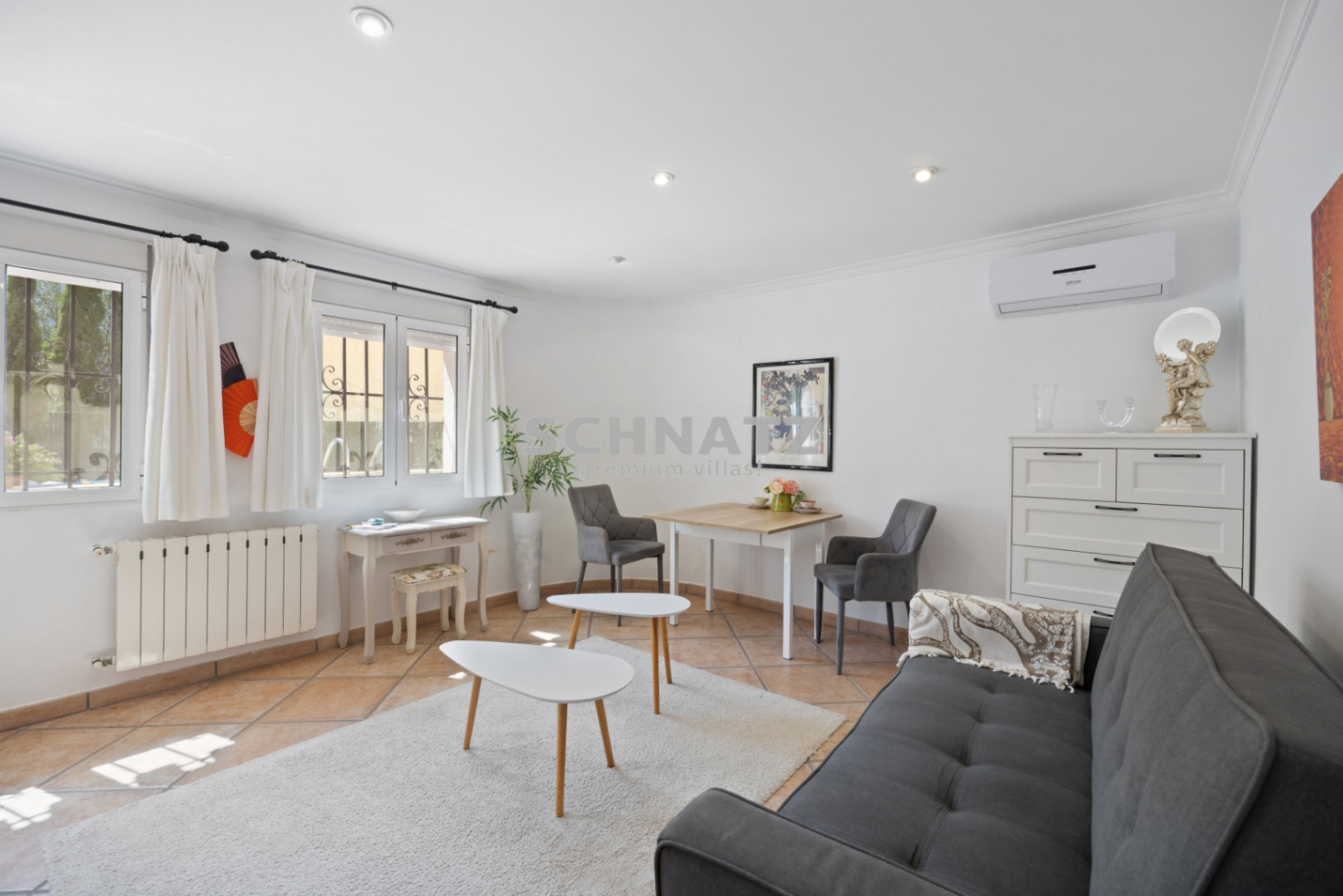 VILLA CON CASA DE INVITADOS Y 2 PISCINAS