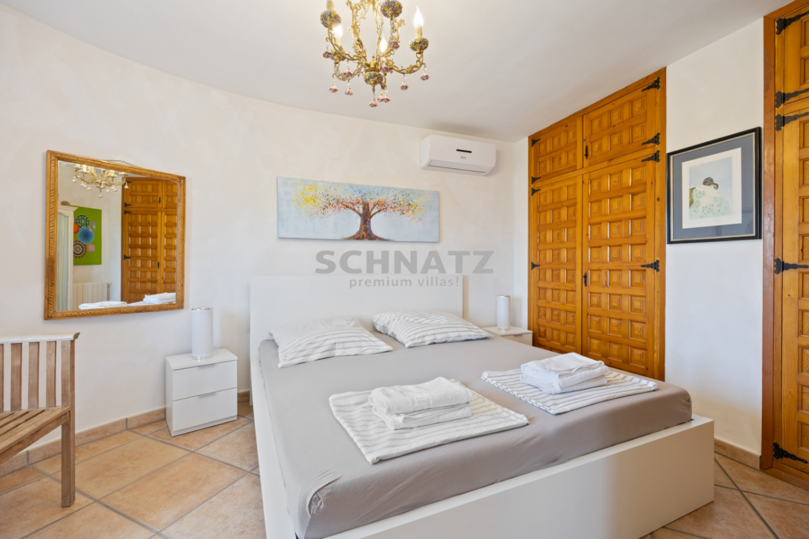 VILLA CON CASA DE INVITADOS Y 2 PISCINAS
