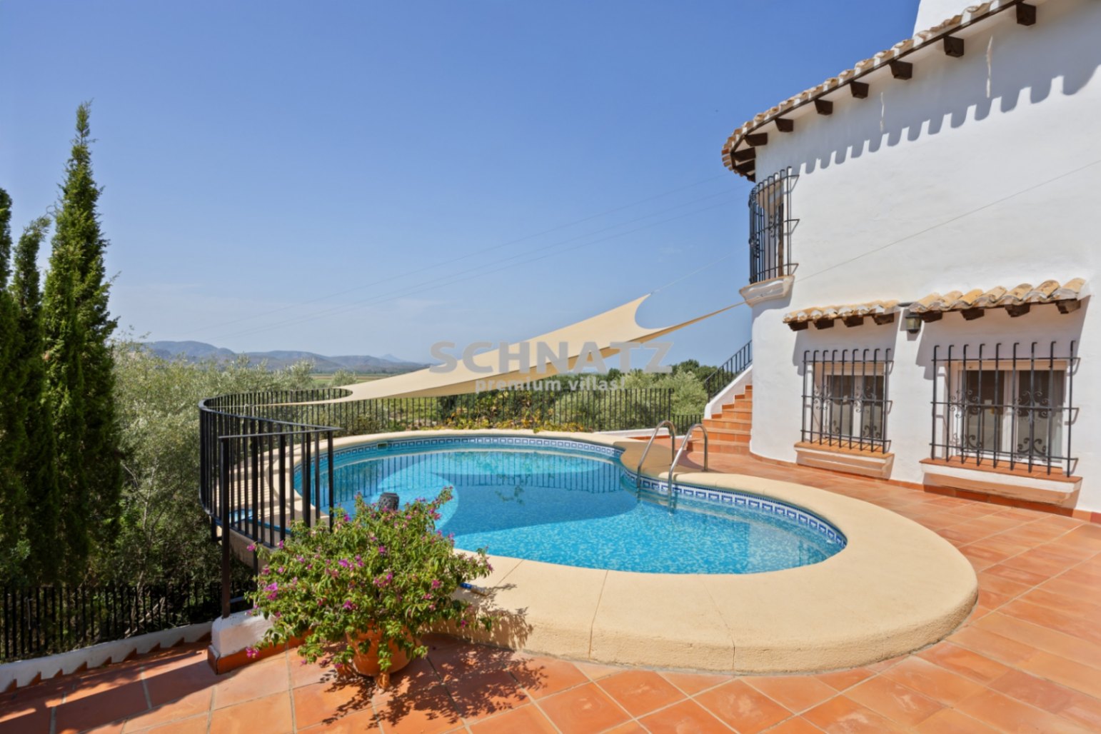 VILLA CON CASA DE INVITADOS Y 2 PISCINAS
