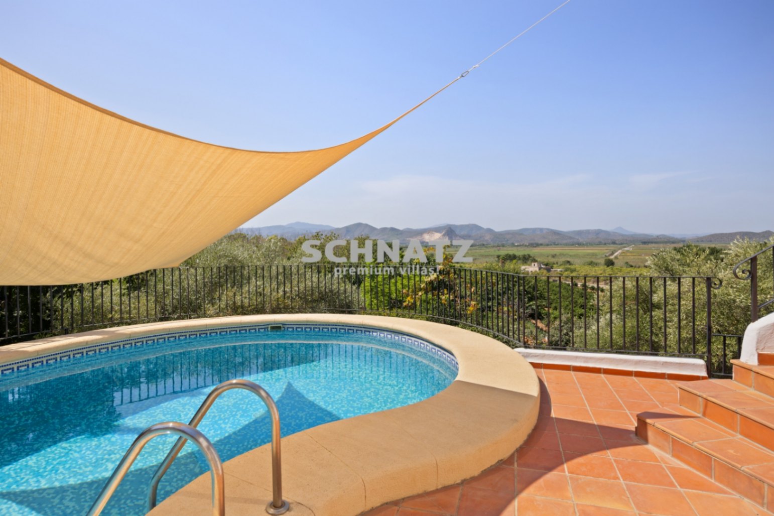 VILLA CON CASA DE INVITADOS Y 2 PISCINAS