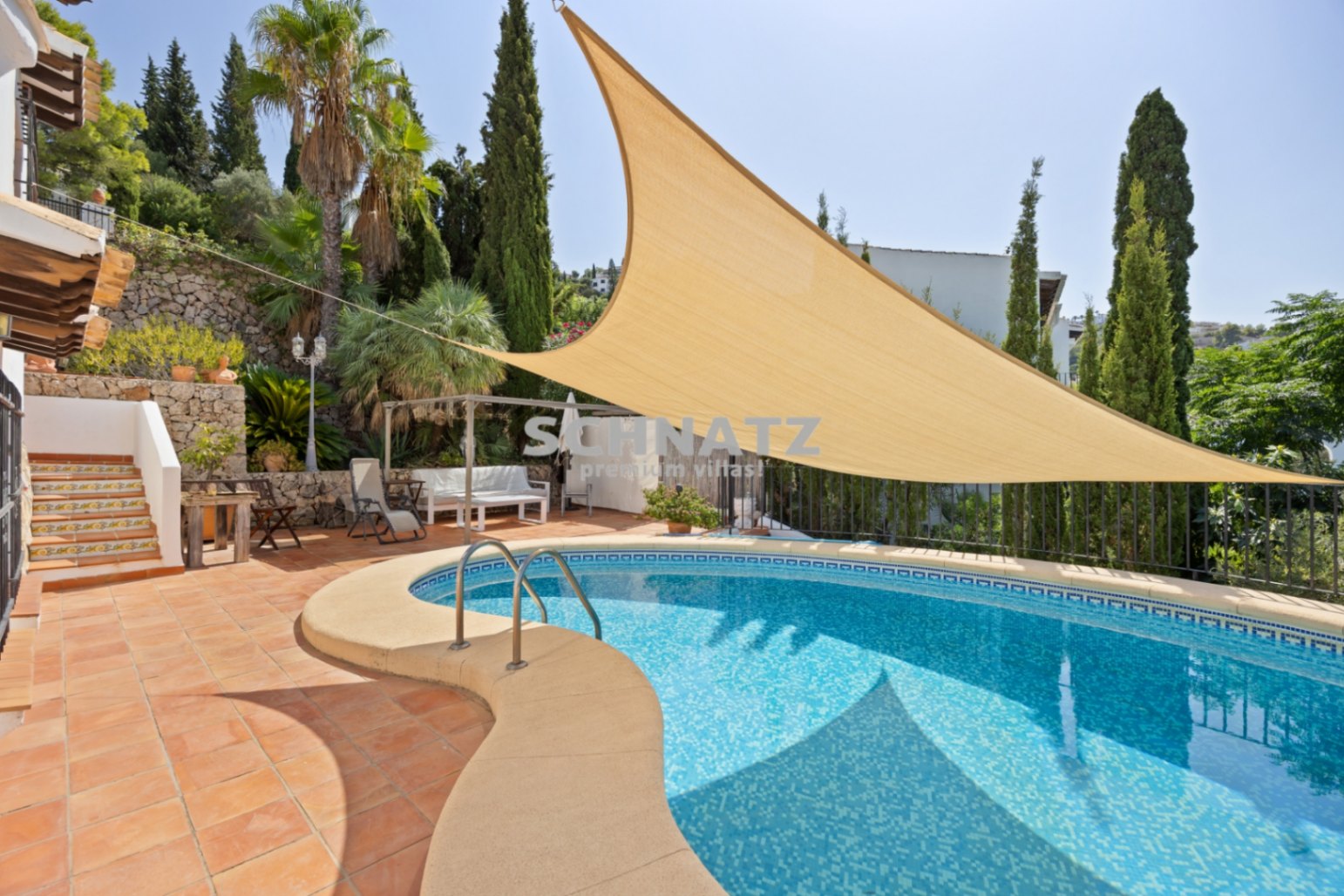 VILLA CON CASA DE INVITADOS Y 2 PISCINAS