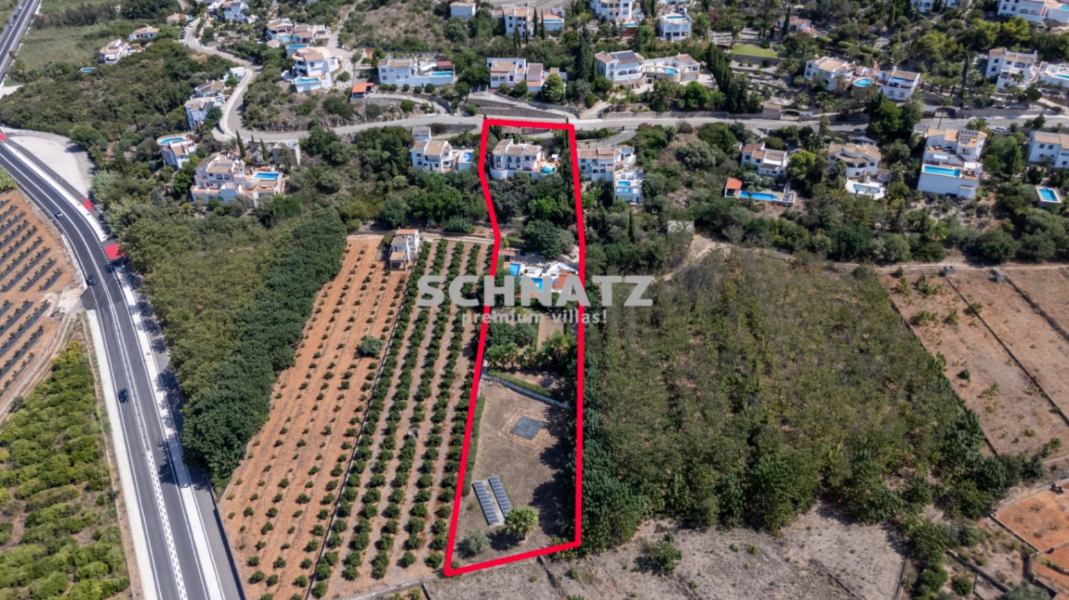 Villa más casa de huéspedes y 2 piscinas