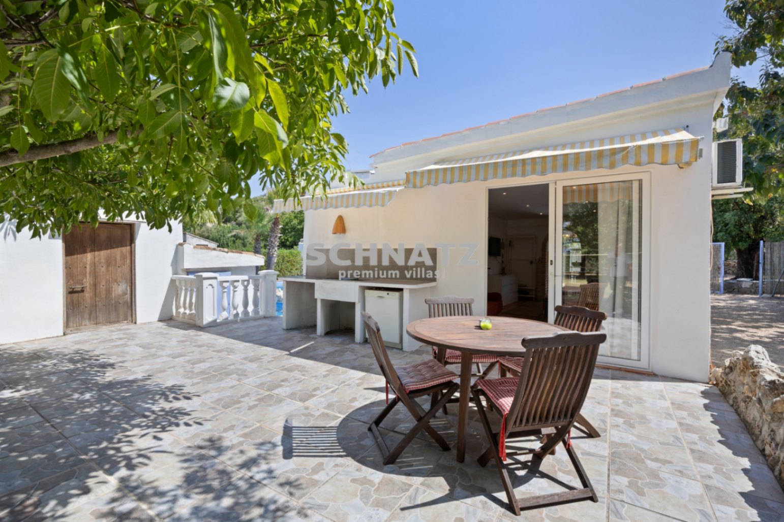 Villa más casa de huéspedes y 2 piscinas