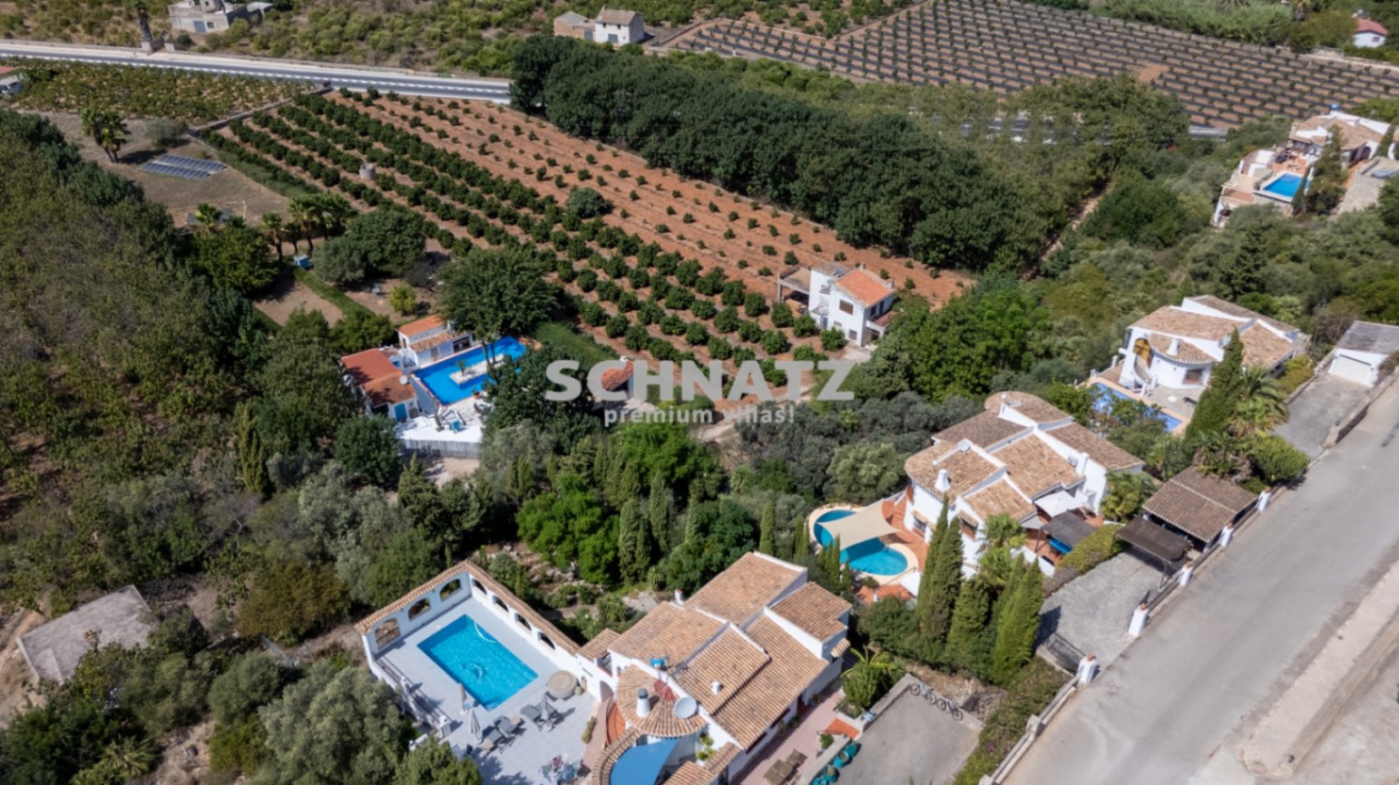 Villa avec maison d'invités et 2 piscines à Pego