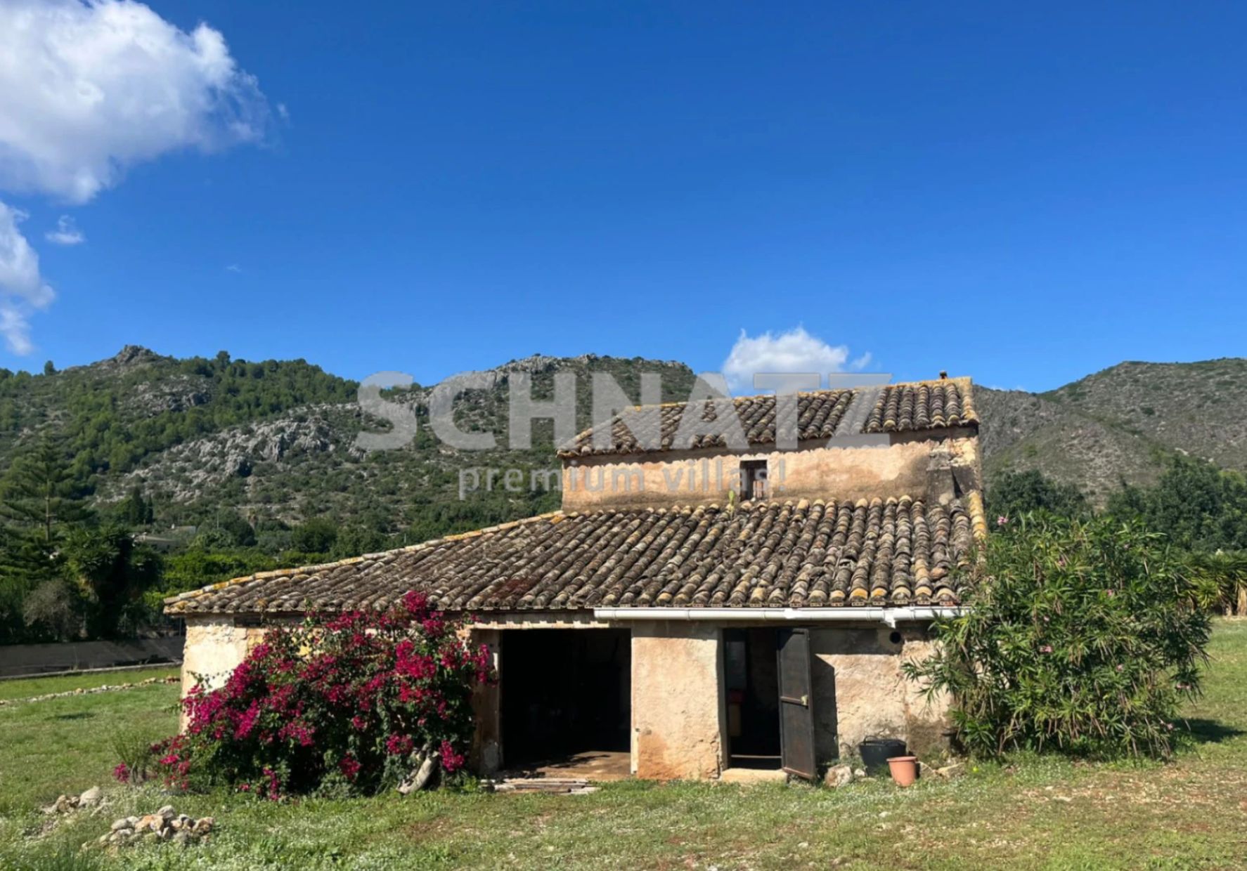 Country house for renovation with permit, for sale in Ráfol de Almunia.