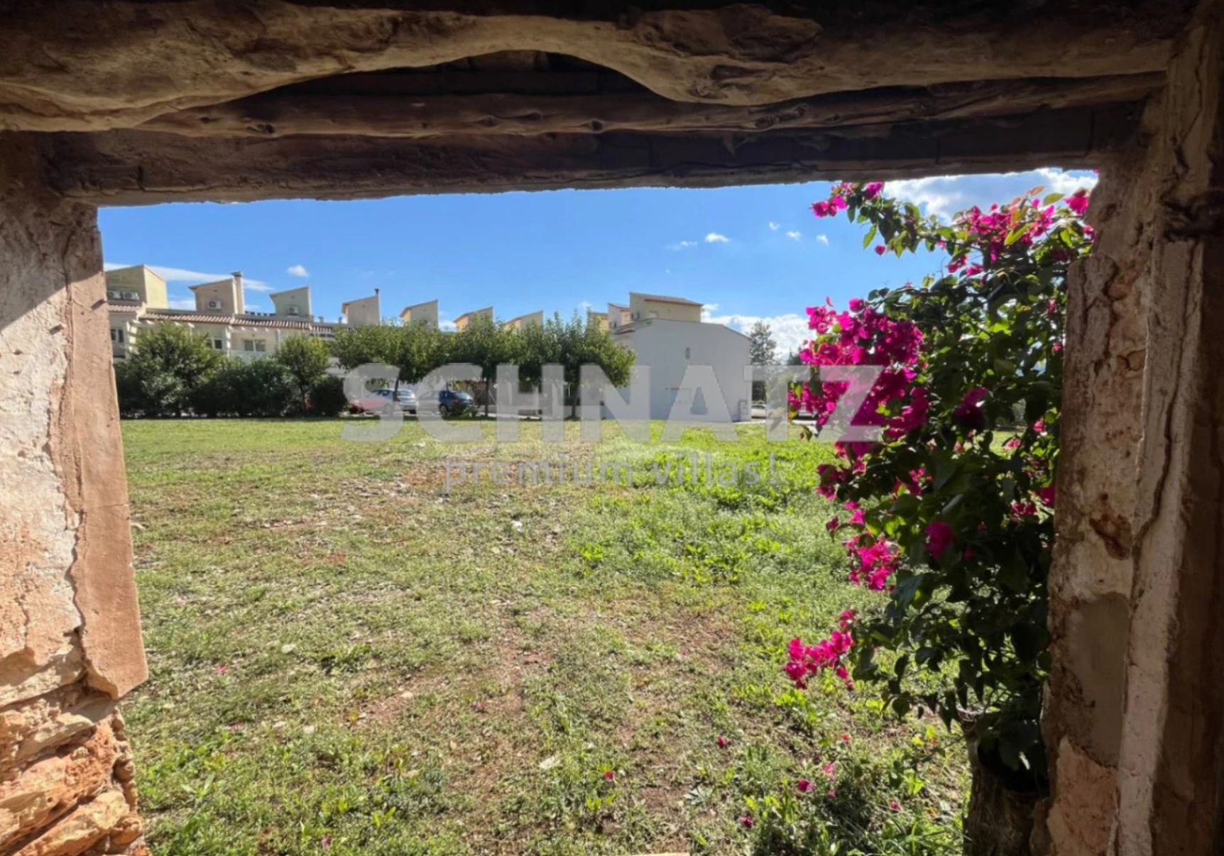 Country house for renovation with permit, for sale in Ráfol de Almunia.