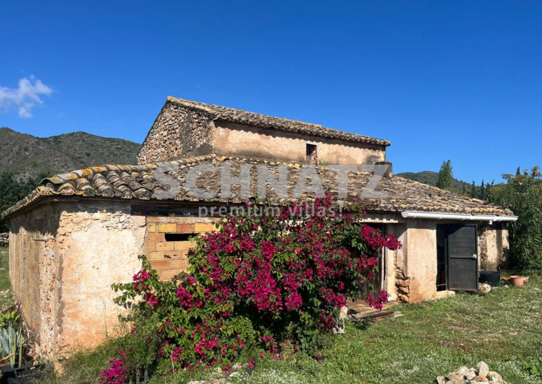 Country house for renovation with permit, for sale in Ráfol de Almunia.