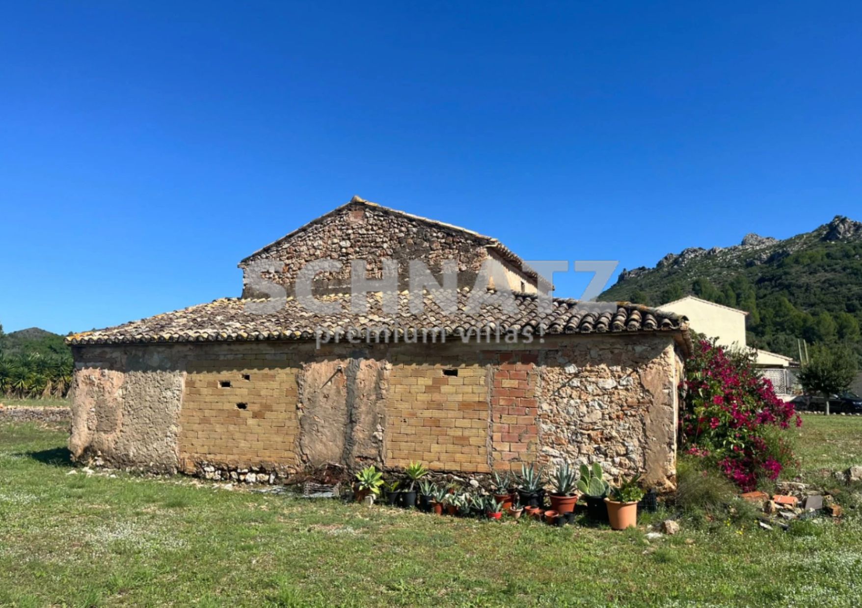 Country house for renovation with permit, for sale in Ráfol de Almunia.