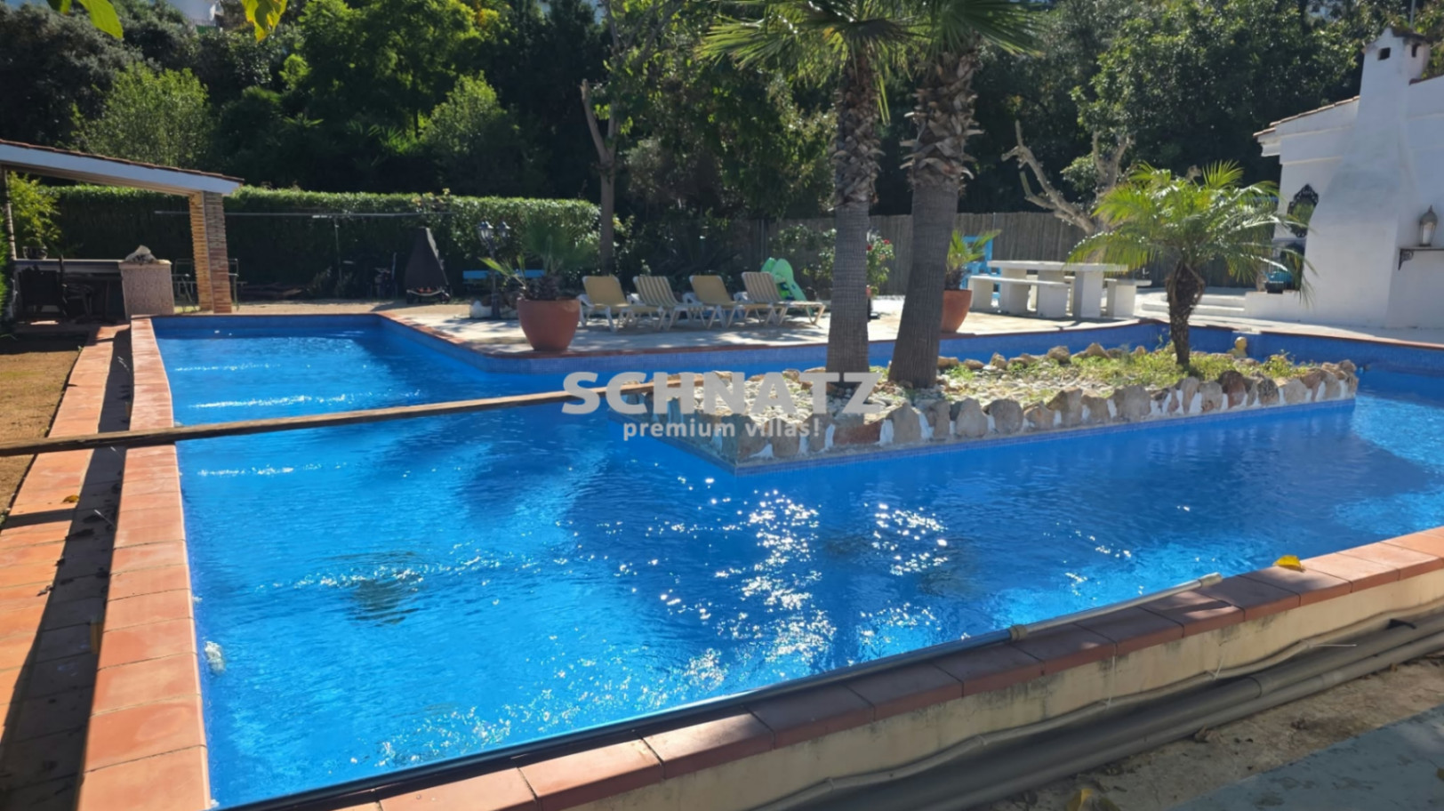 Villa with two pools and a guest house in Monte Pego