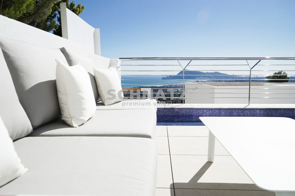 Residencial lleno de luz con grandes espacios interiores y arquitectura única MODELO A