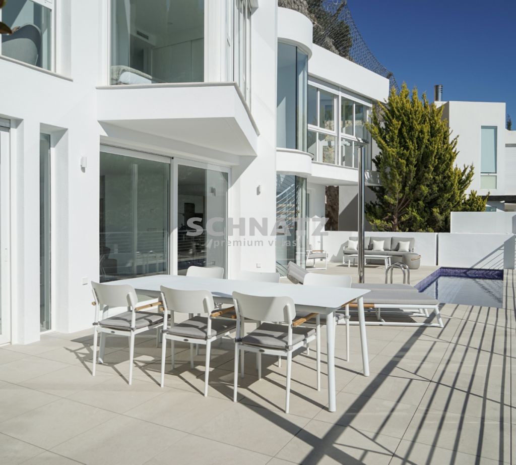 Residencial lleno de luz con grandes espacios interiores y arquitectura única MODELO A