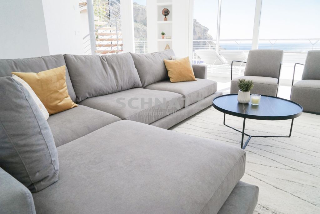 Residencial lleno de luz con grandes espacios interiores y arquitectura única MODELO A
