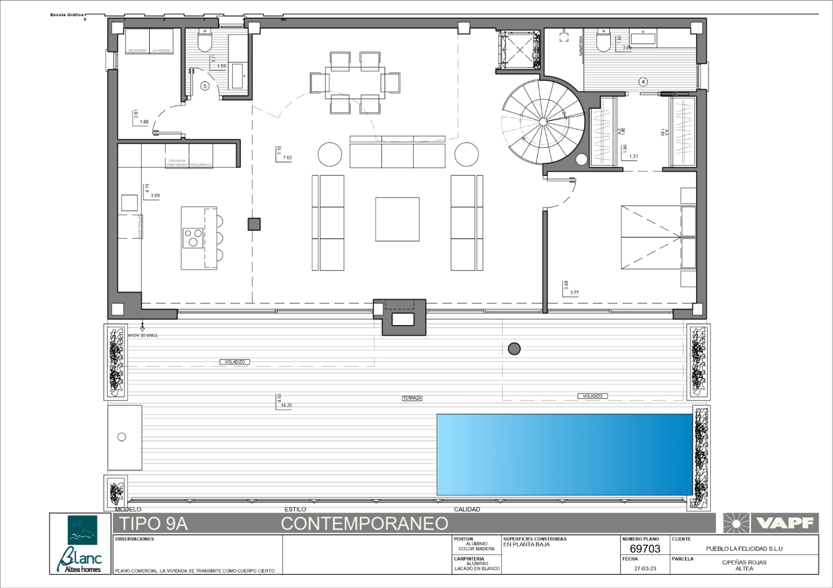 Residencial lleno de luz con grandes espacios interiores y arquitectura única