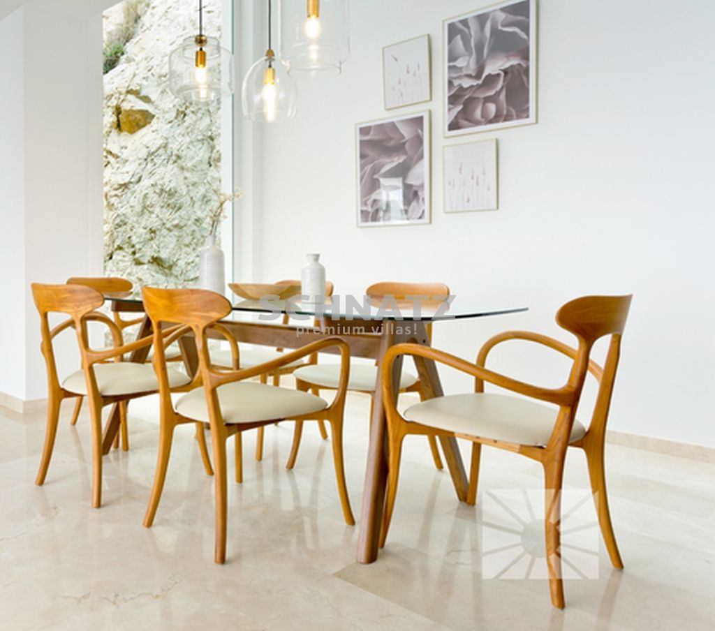 Residencial lleno de luz con grandes espacios interiores y arquitectura única