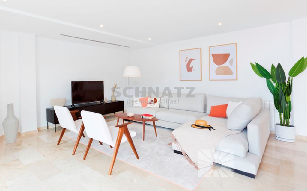 Residencial lleno de luz con grandes espacios interiores y arquitectura única