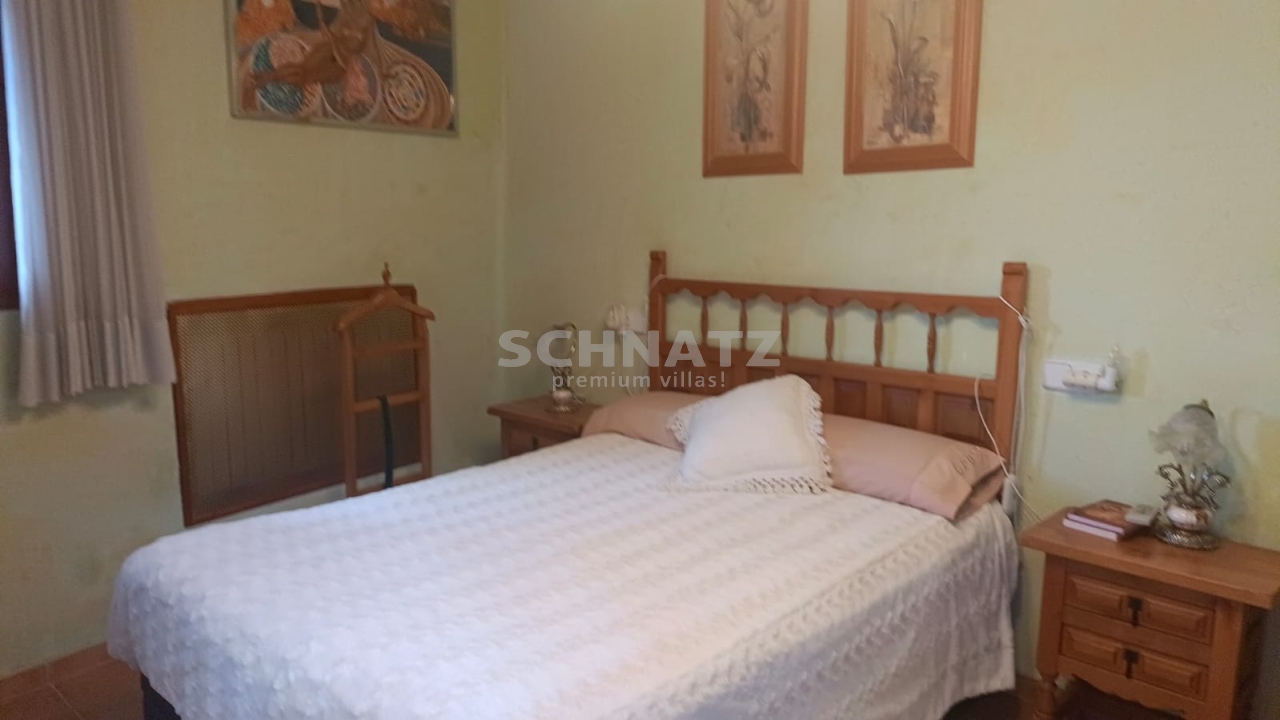 Klassische dekorative Villa am traumhaften Strand von Cullera