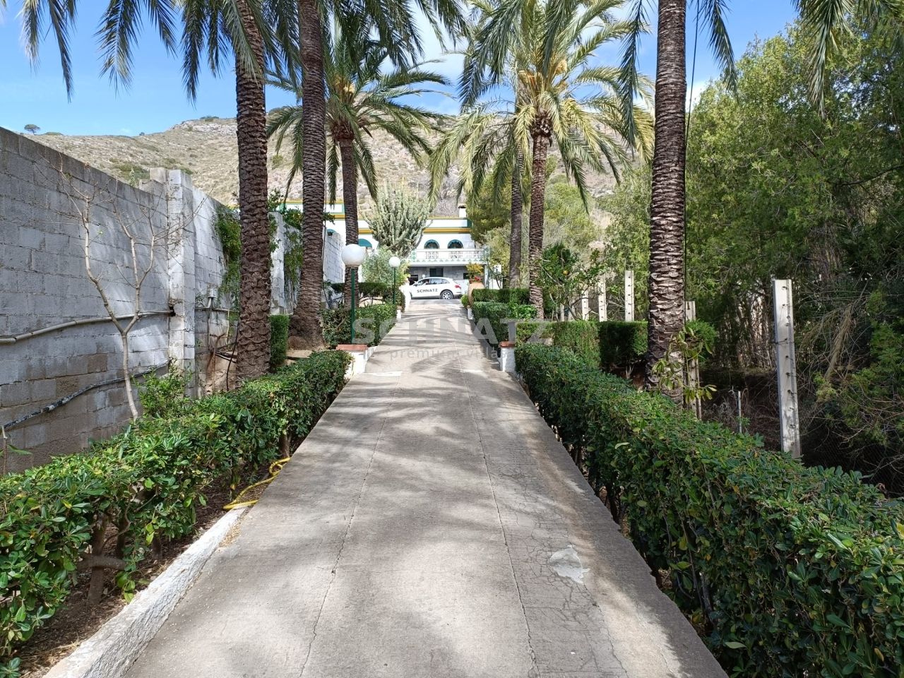 Klassische dekorative Villa am traumhaften Strand von Cullera