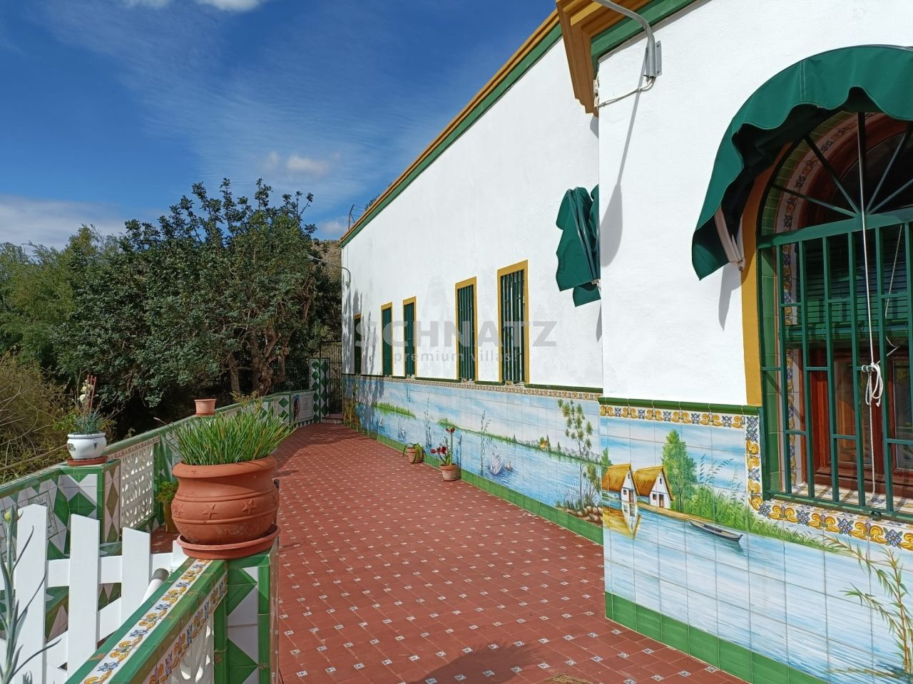 Klassische dekorative Villa am traumhaften Strand von Cullera