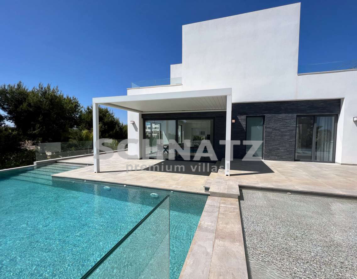 Villa en venta en Las Colinas Golf, Orihuela