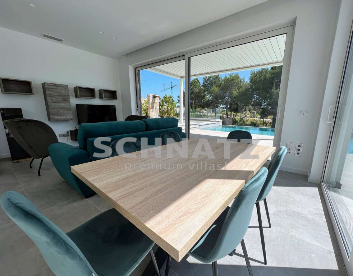 Villa en venta en Las Colinas Golf, Orihuela