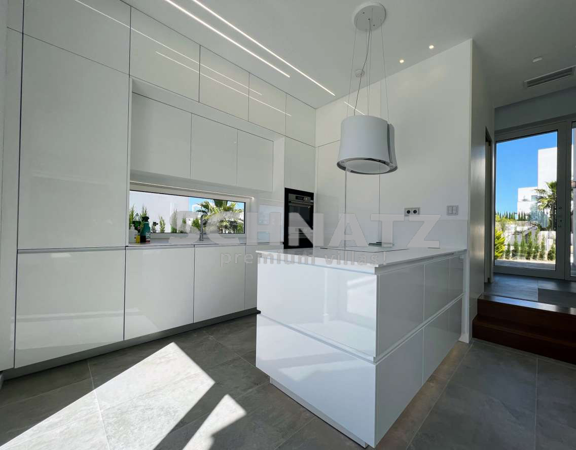 Villa en venta en Las Colinas Golf, Orihuela
