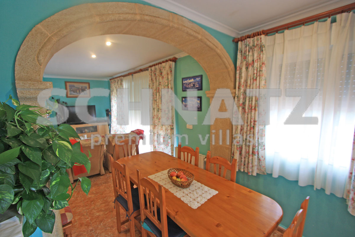 Villa con vistas al mar en venta en Dénia