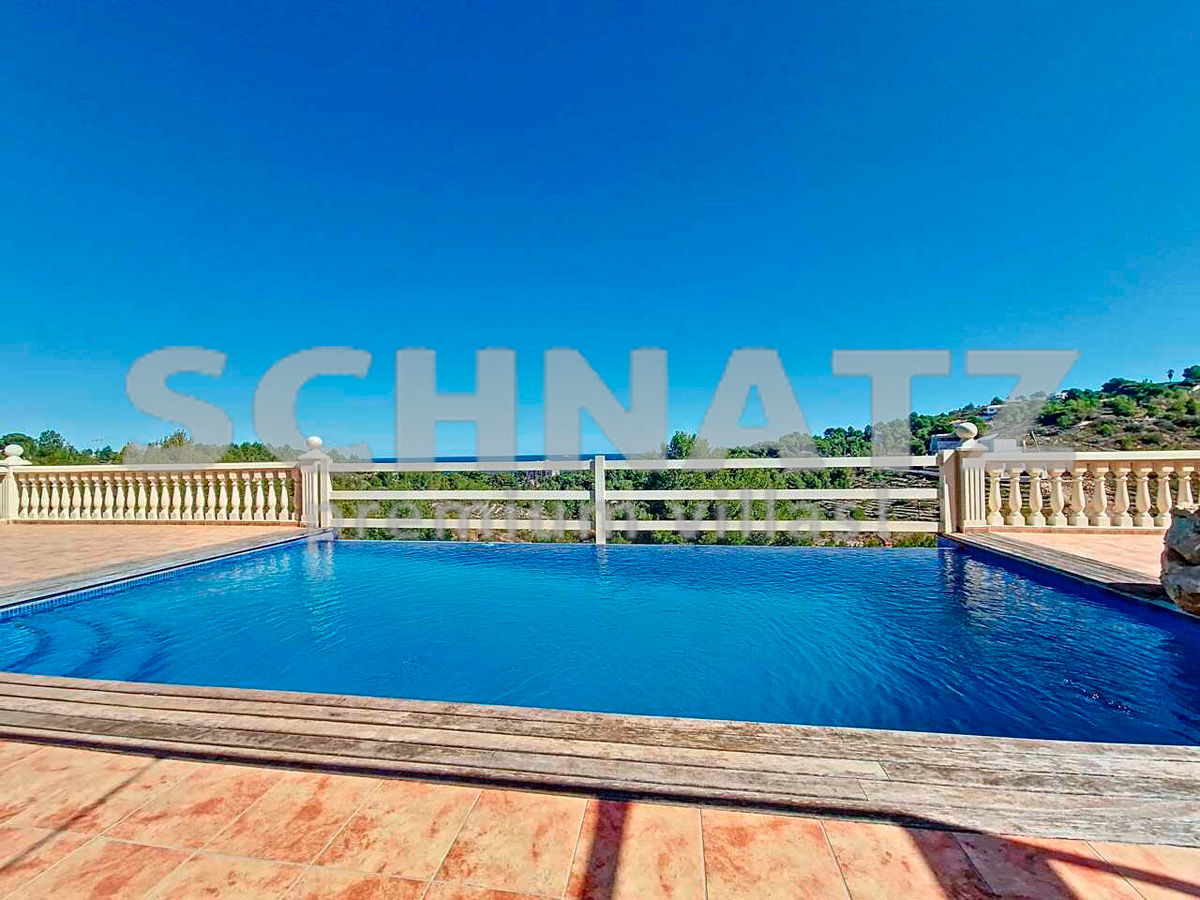 Villa con vistas al mar en venta en Dénia