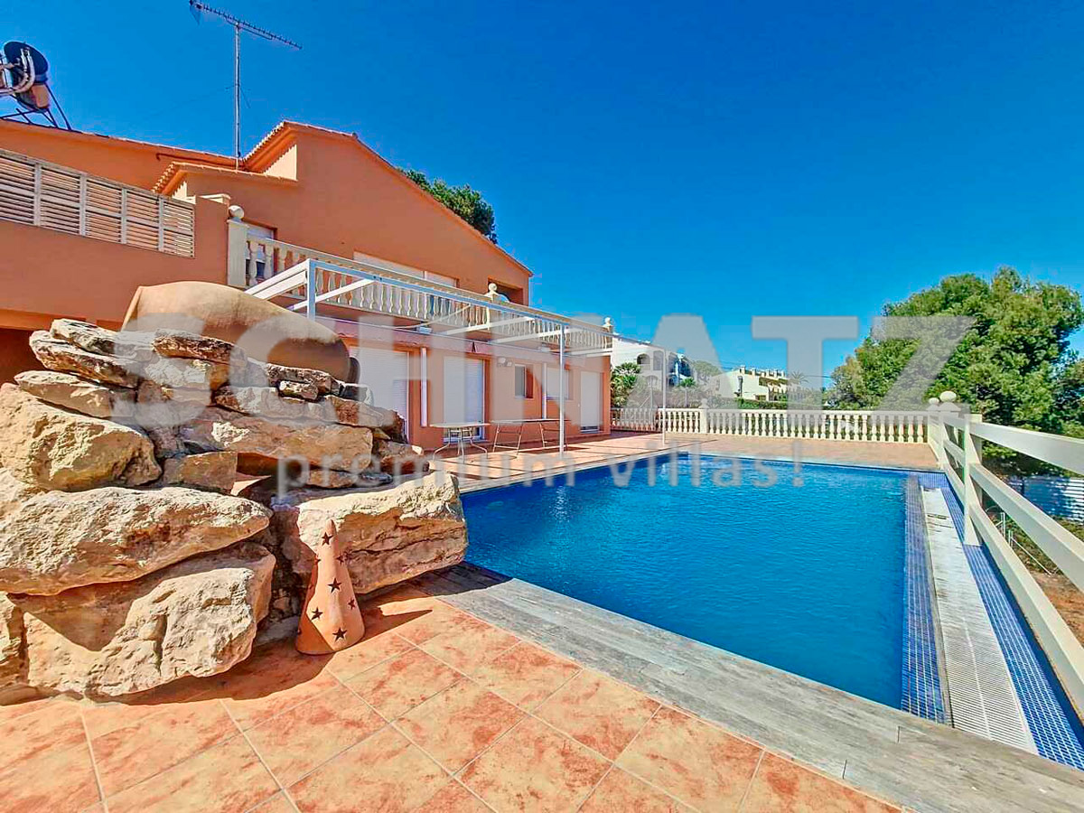 Villa con vistas al mar en venta en Dénia