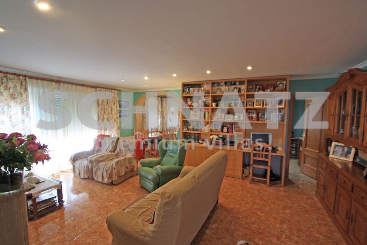 Villa con vistas al mar en venta en Dénia