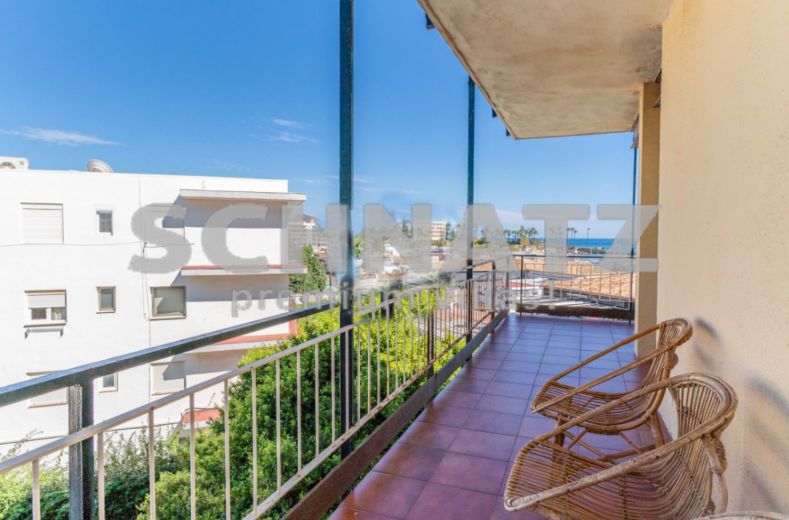 Apartamento en venta en primera linea de la playa del Arenal de Jávea