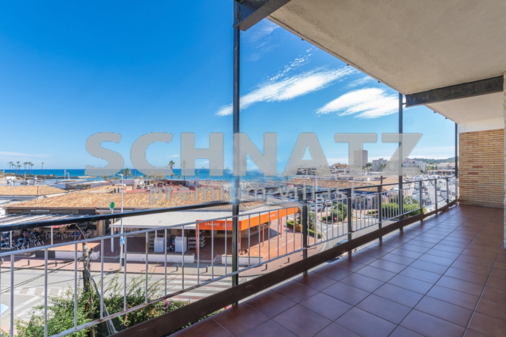 Apartamento en venta en primera linea de la playa del Arenal de Jávea