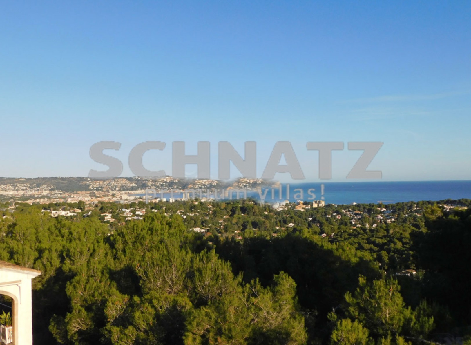 Villa con vistas al mar y cerca de la playa en venta en Jávea