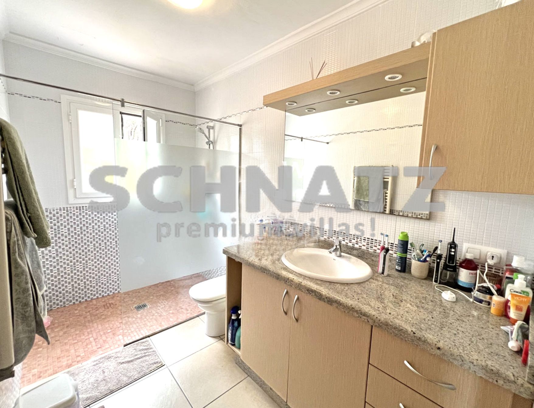 Villa con vistas al mar y cerca de la playa en venta en Jávea